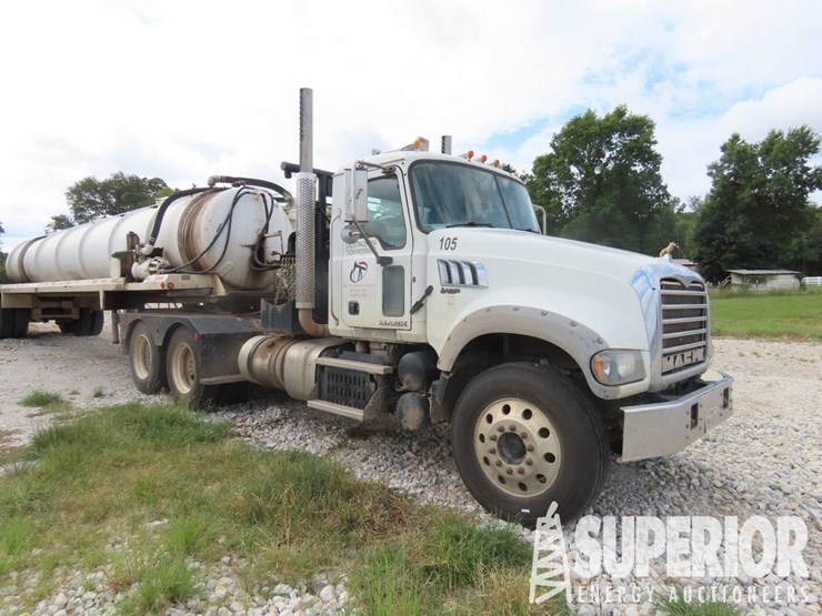 (x)-(12-3)-2011-mack-gu713-t/a-winch-truck,-vin-1m-image-2