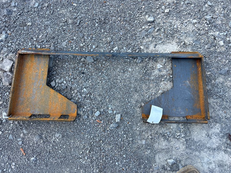 #25-•-(1)-open-back-skid-steer-mount-plate-image-1