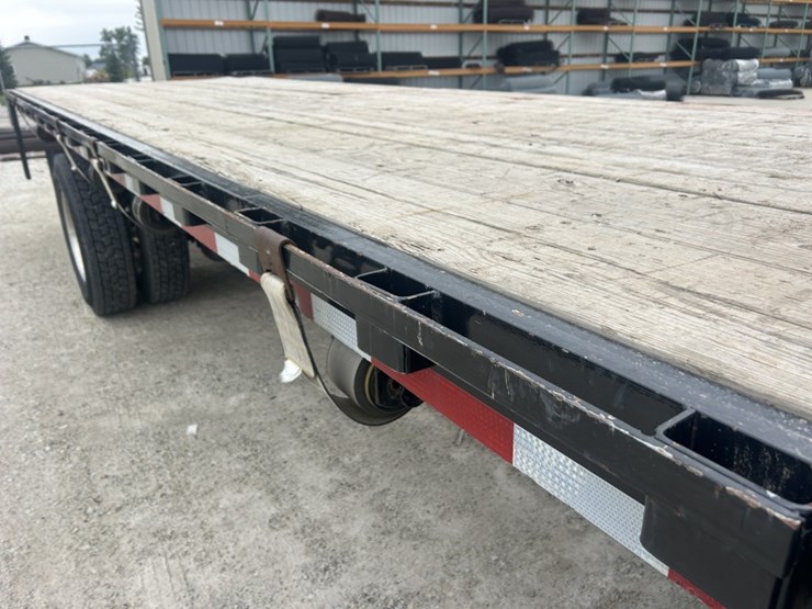 #1655-•-2021-mack-md-series-flatbed-truck-image-14
