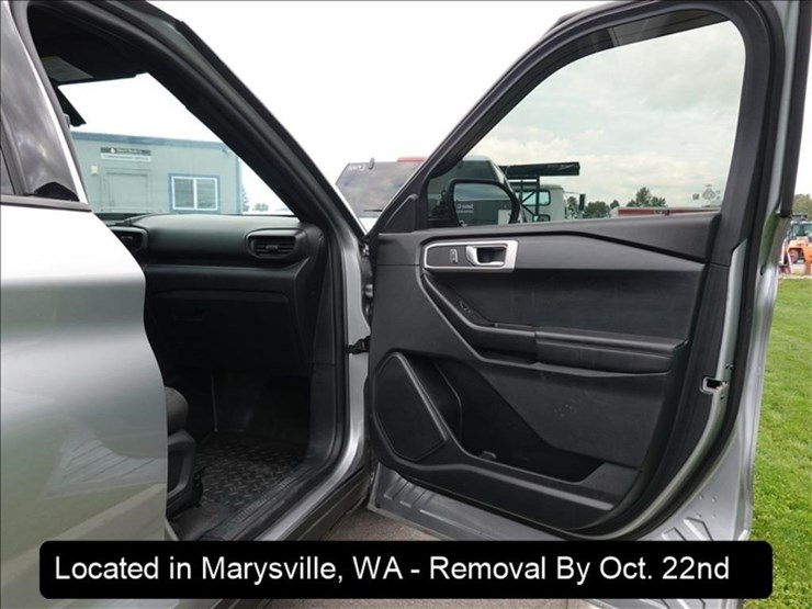 2020-ford-explorer-image-24