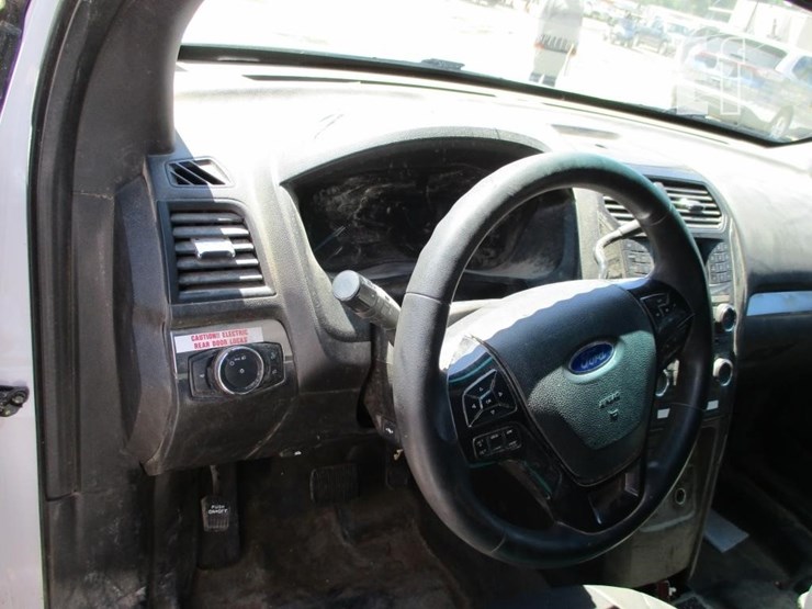 2018-ford-explorer-image-11