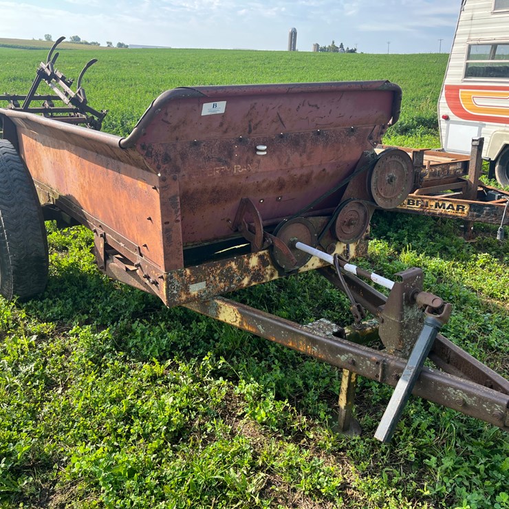 #3324 • New Holland Manure Spreader