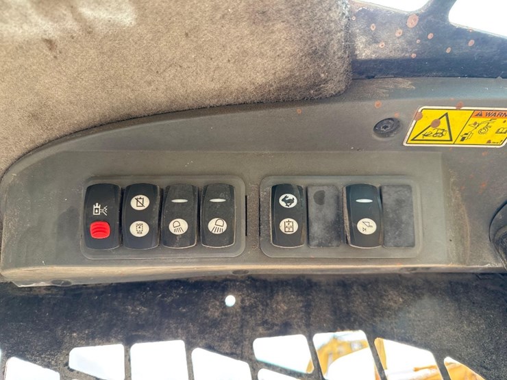 2012-caterpillar-246c-image-22