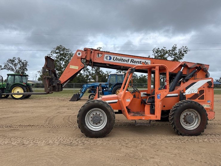 2013-jlg-8042-telescopic-forklift-image-1