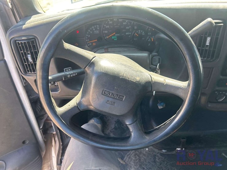 2008-gmc-c5500-dump-truck-image-9
