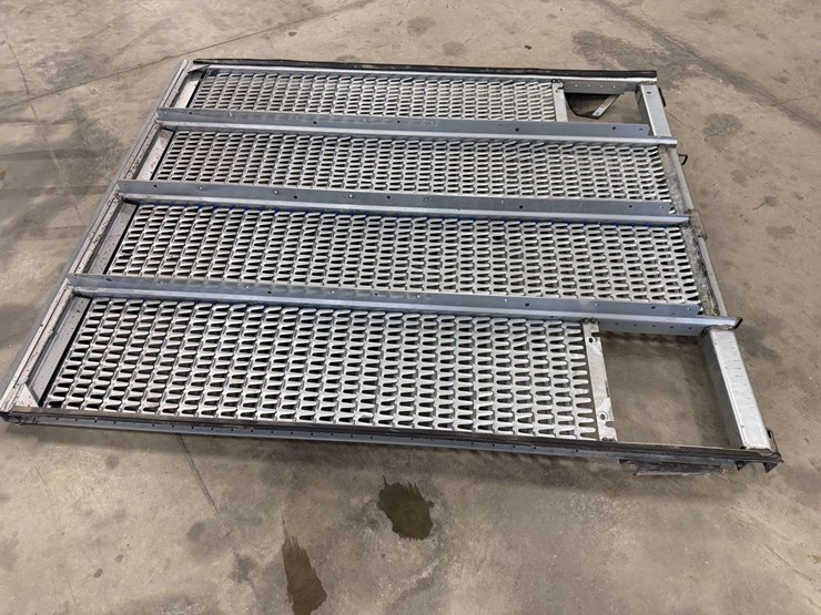 top-sieve-out-of-a-john-deere-9770-combine-image-5