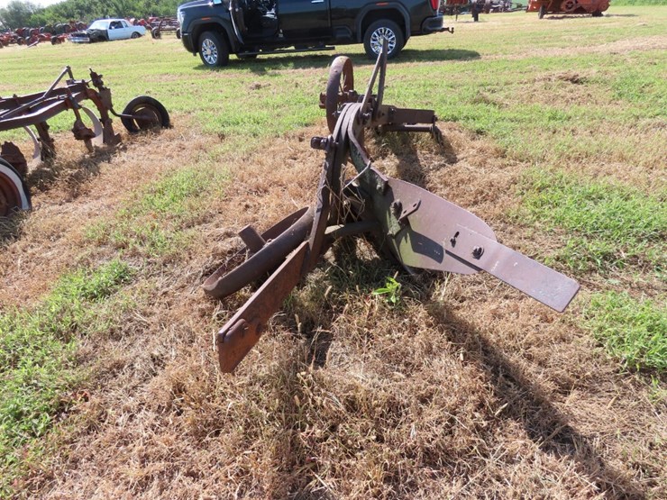 antique-single-bottom-plow-image-3