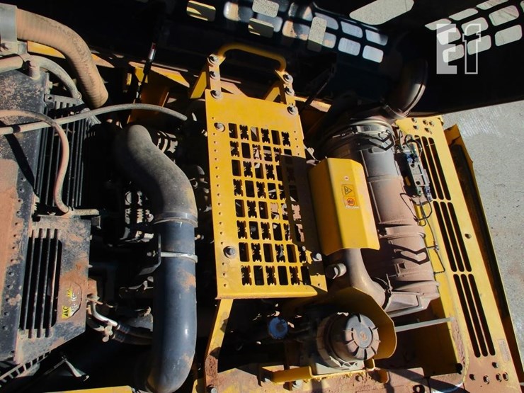 2014-komatsu-pc390-lc-10-image-5
