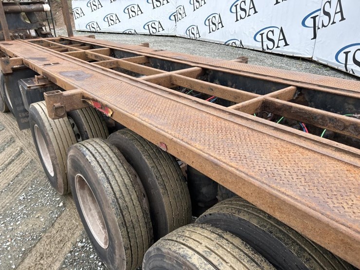 #1040-•-2018-assembled-26'-log-trailer-image-11