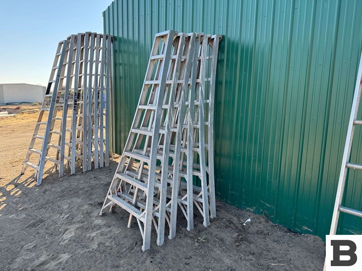 8'-aluminum-orchard-ladders-image-2