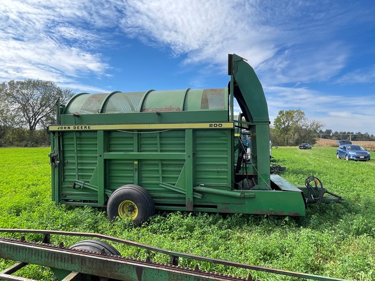 john-deere-200-image-4