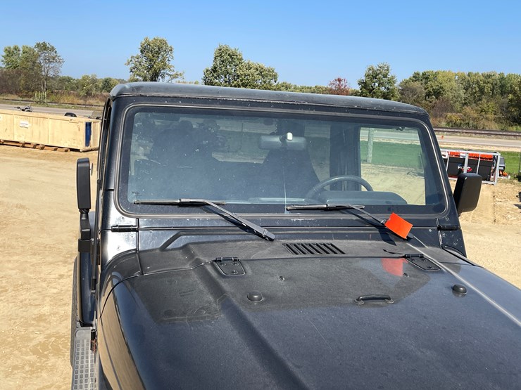 2000-jeep-wrangler-sport-image-16