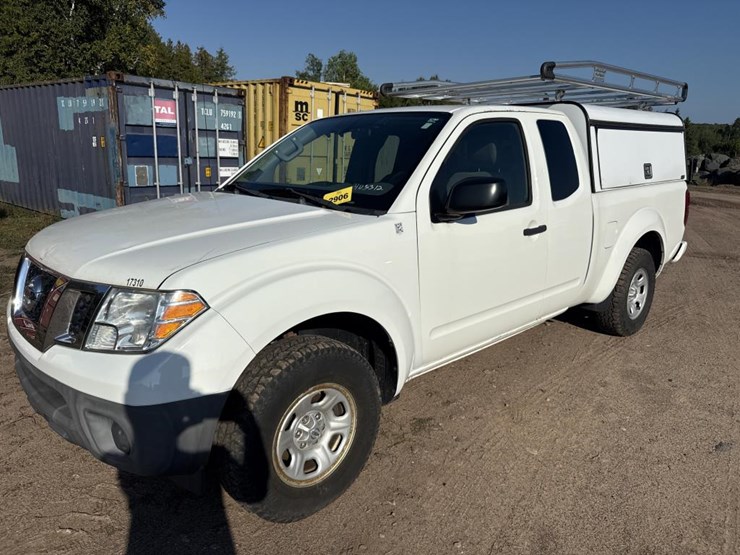 #2906-•-2017-nissan-pickup-truck-image-1