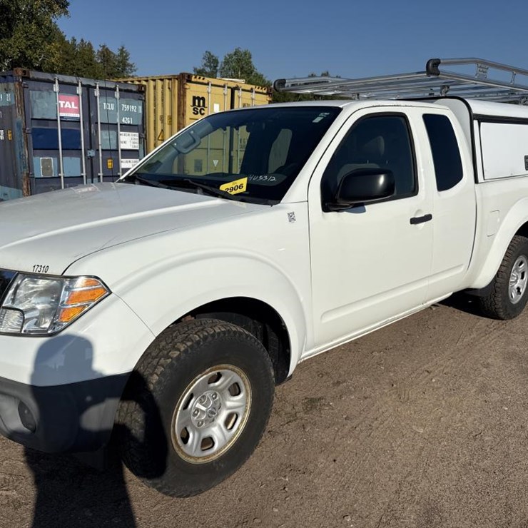 #2906 • 2017 Nissan Pickup Truck