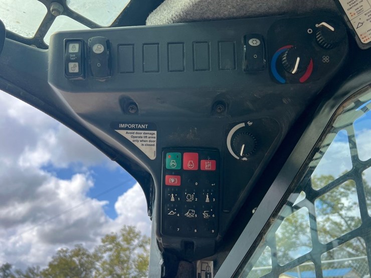 2021-deere-325g-image-30