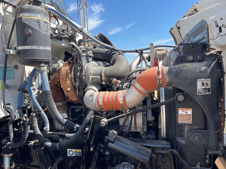 2012-peterbilt-pb348-fuel-&-lube-truck-image-40