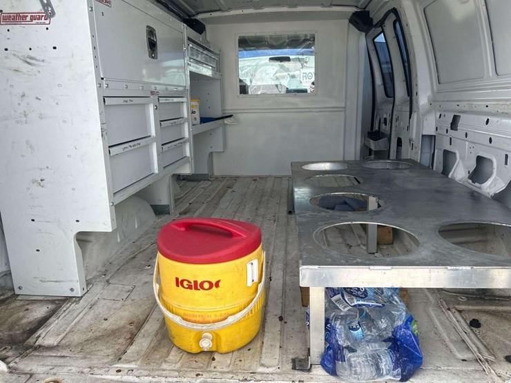 2013-ford-e-350-cargo-van-image-23