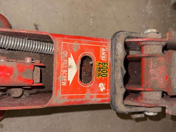 hydraulic-floor-jack-image-4