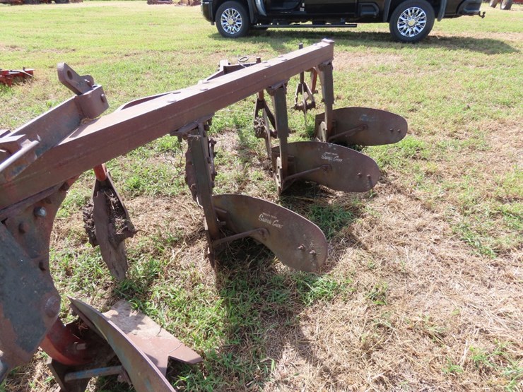 super-chief-4-bottom-plow-image-3