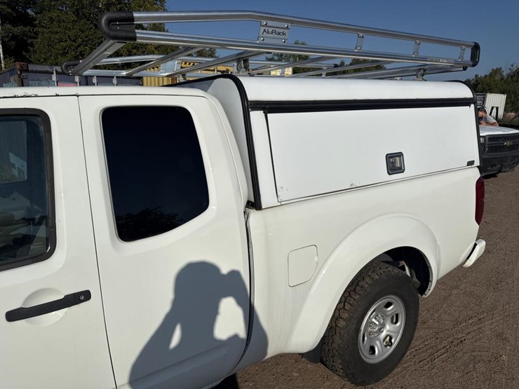 #2906-•-2017-nissan-pickup-truck-image-11