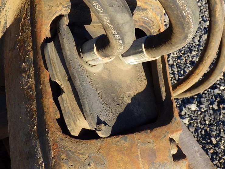 cat-excavator-attachment-image-7
