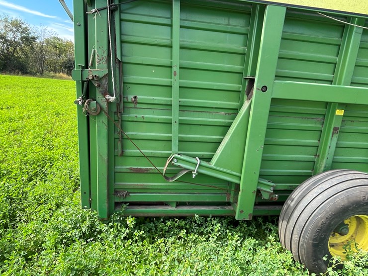 john-deere-200-image-21
