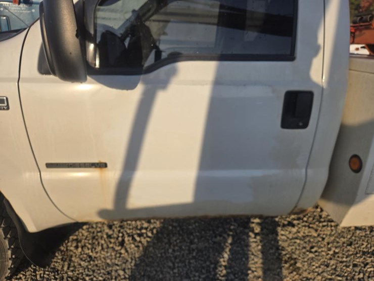 2003-ford-f550-image-13