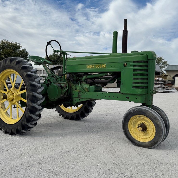 JOHN DEERE B