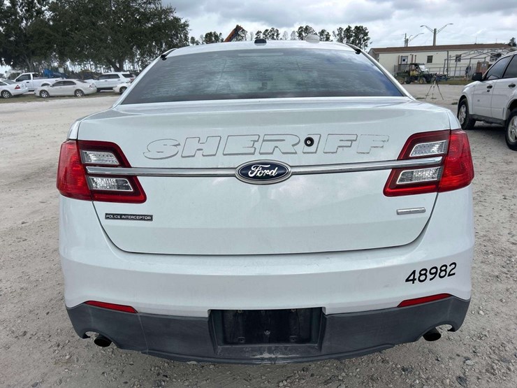 2014-ford-taurus-awd-sedan-image-24