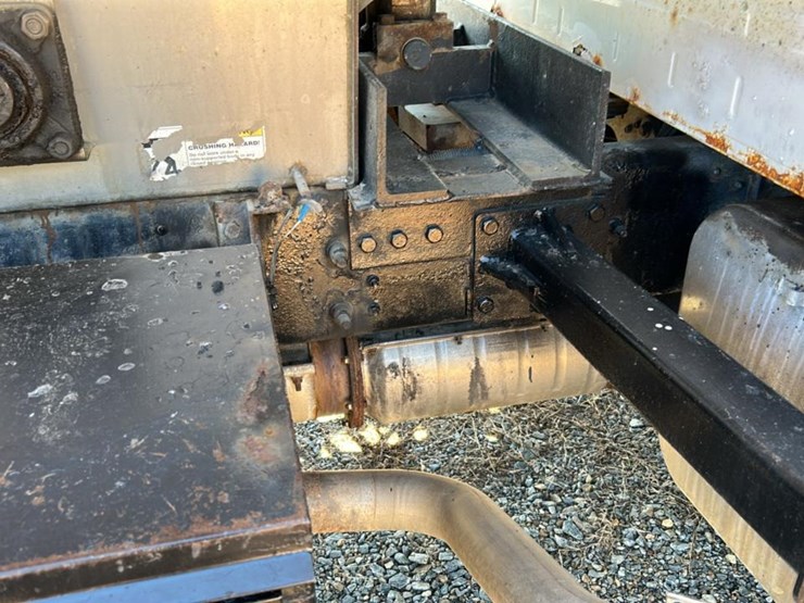 #1963-•-2010-dump-&-spreader-truck*-image-36