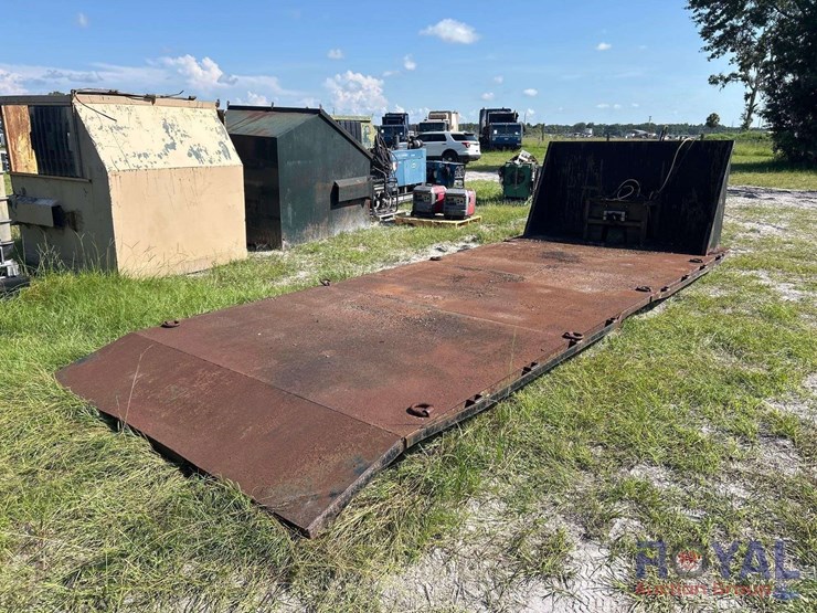 22ft-rollback-flatbed-body-with-winch-image-4