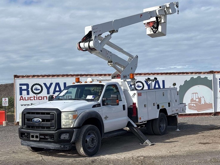 2015-ford-f-550-4x4-bucket-truck-image-1