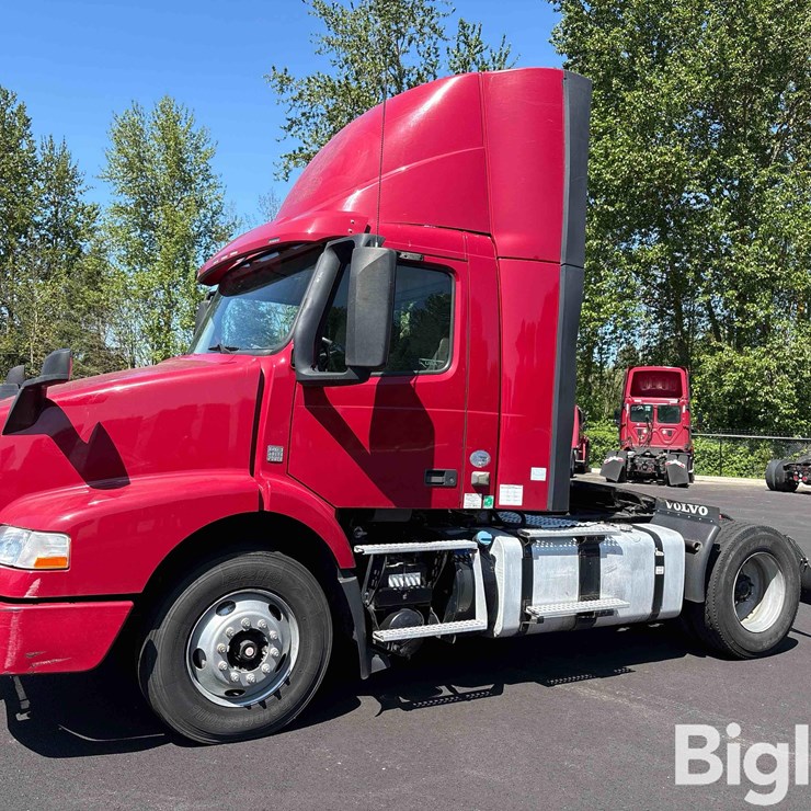2016 Volvo VNM42T Truck Tractor