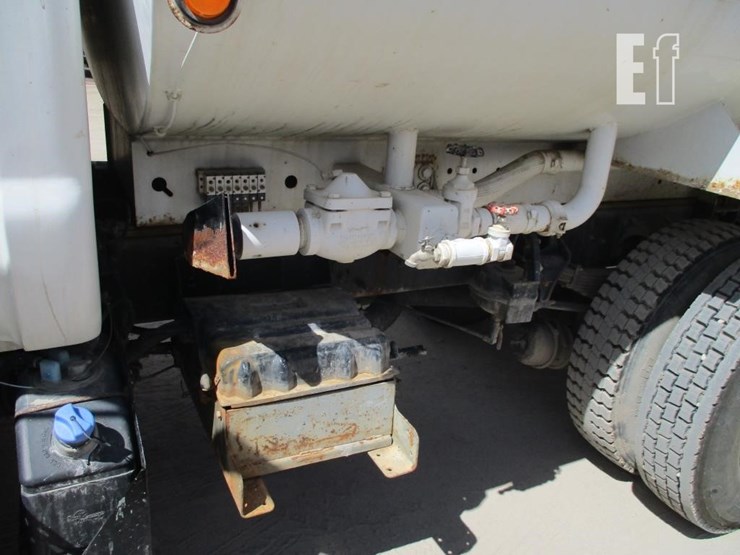 2011-ford-f750-xl-image-16