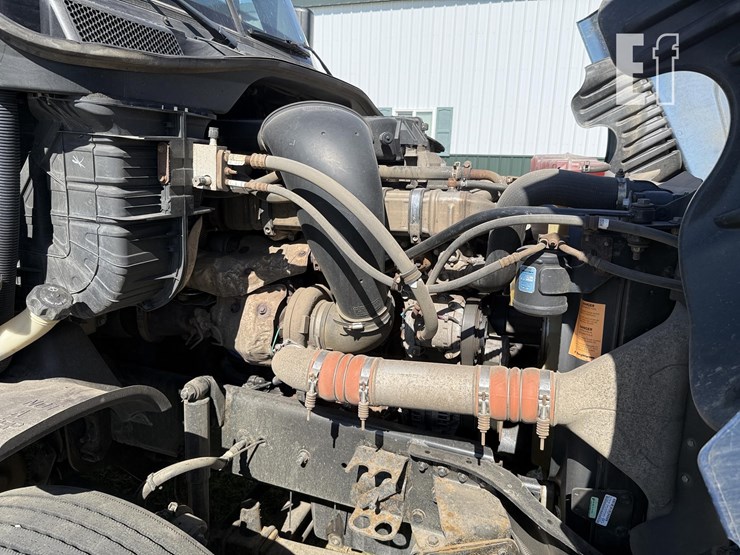 2015-freightliner-cascadia-125-evolution-image-17