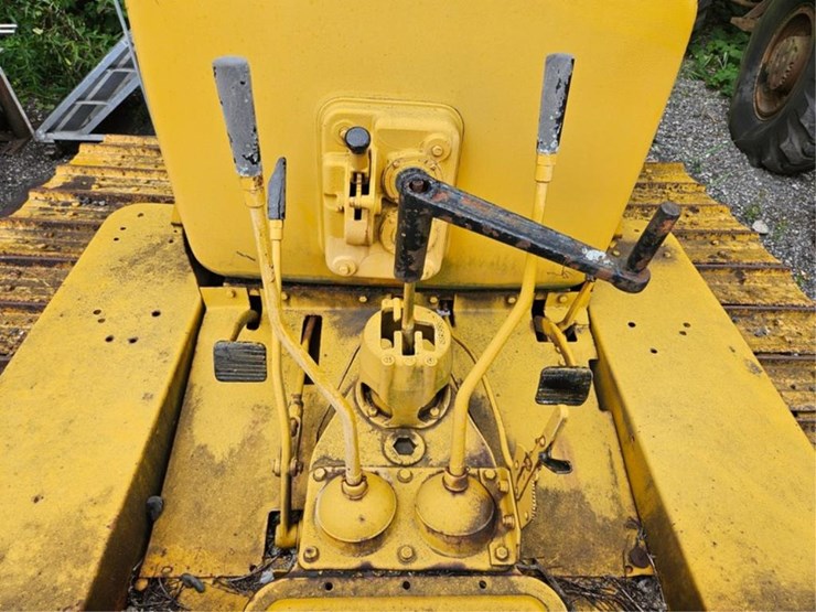 2013-caterpillar-d6-image-26