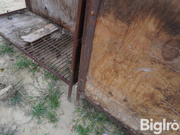 raised-calf-crates-image-19