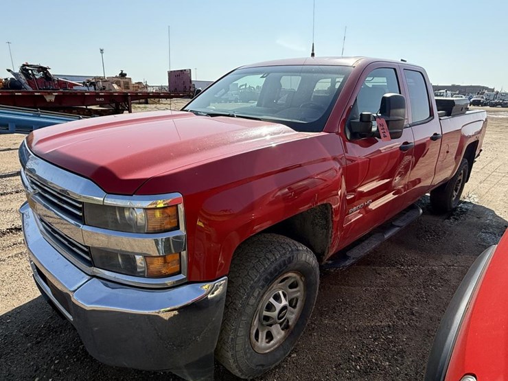 #2114-•-2015-chevrolet-silverado-2500hd-4x4-pickup-truck-image-1