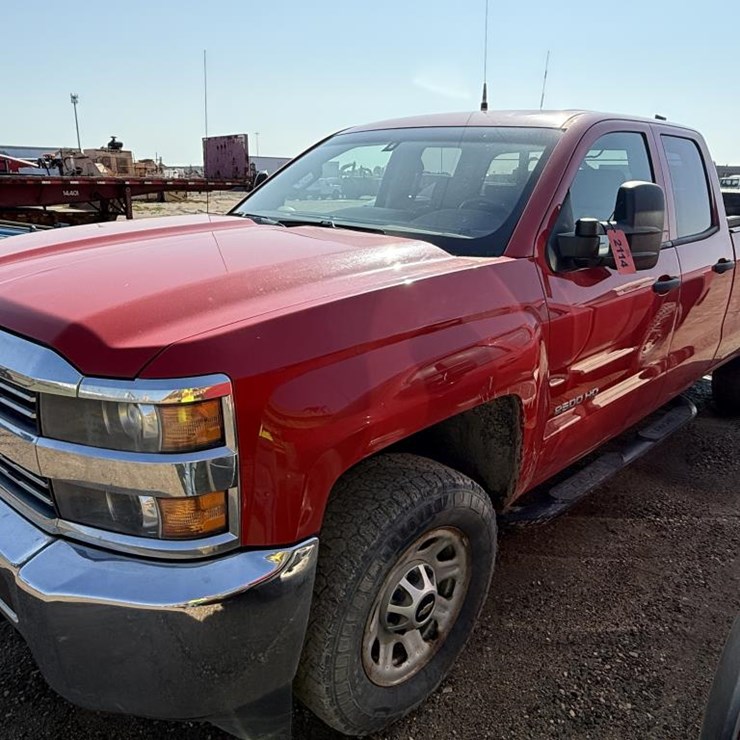 #2114 • 2015 Chevrolet Silverado 2500HD 4x4 Pickup Truck