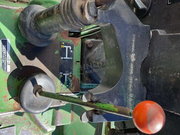 john-deere-2240-image-32