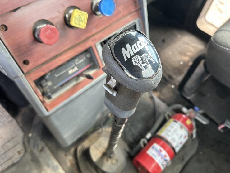 1997-mack-ch613-image-51