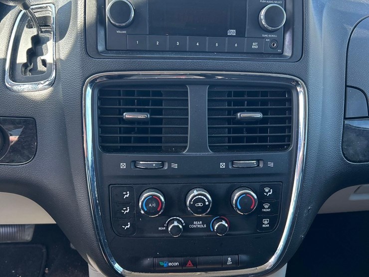 2015-dodge-grand-caravan-image-15