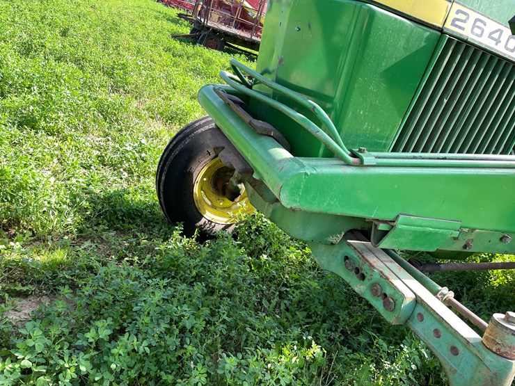 john-deere-2640-image-30
