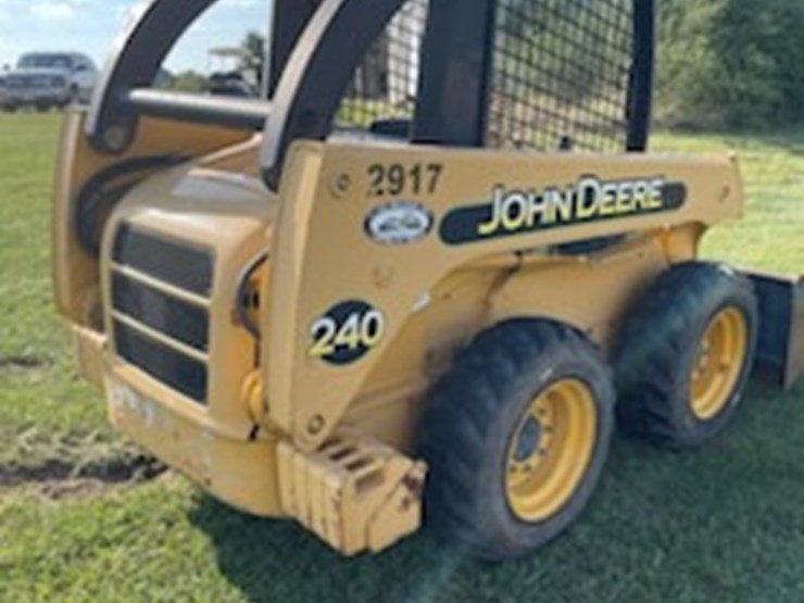 2004-john-deere-240-image-2