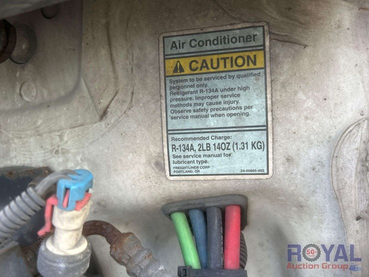 2003-freightliner-fl60-image-61