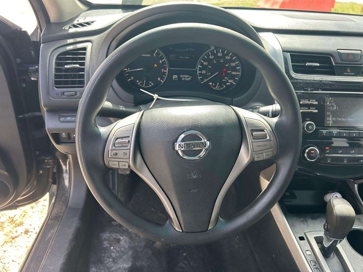 2015-nissan-altima-sedan-image-11