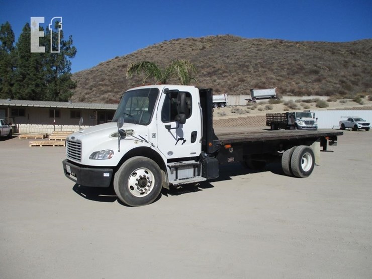 2012-freightliner-business-class-m2-106-image-1