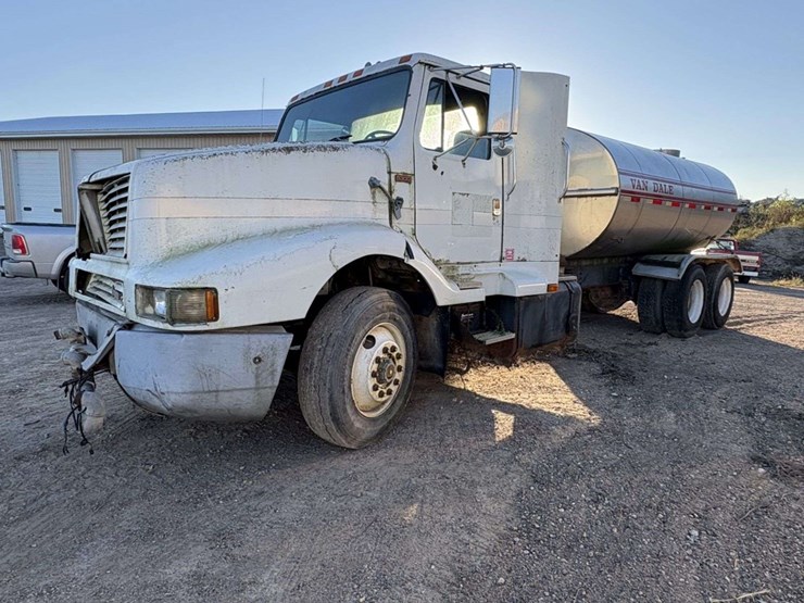 1989-international-8300-water-truck,-cummins-350,-10-speed,-tandem-axle,-246”-wb,-lopro-22.5-on-stee-image-6