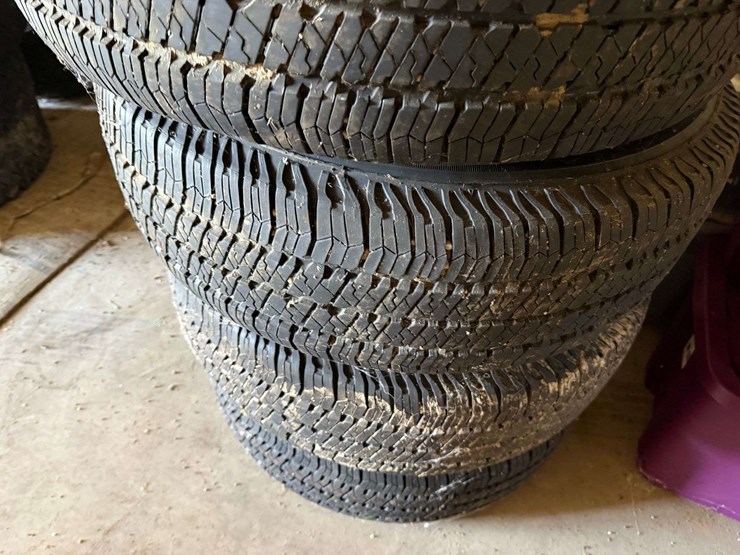 255/75r17-tires-on-jeep-5-bolt-rims-image-6