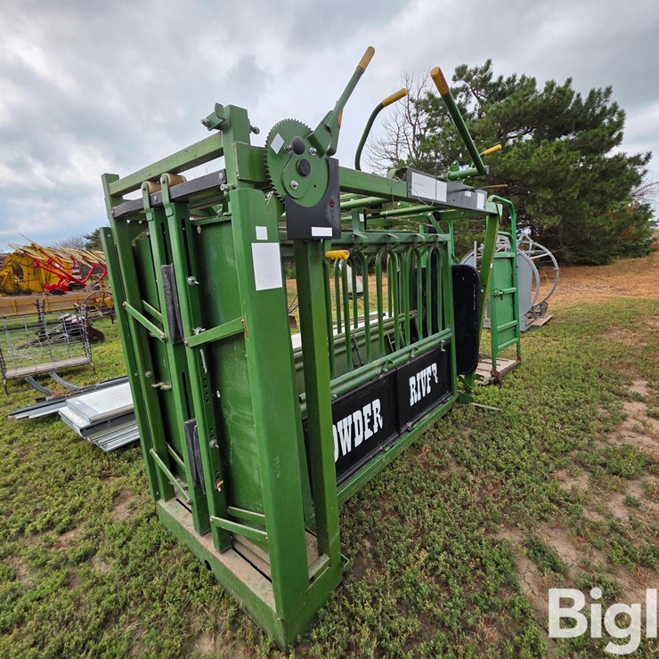 Powder River Working Chute W/ Palpation Cage